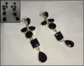 Brinco dourado pedras pretas