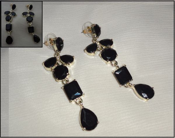 Brinco dourado pedras pretas